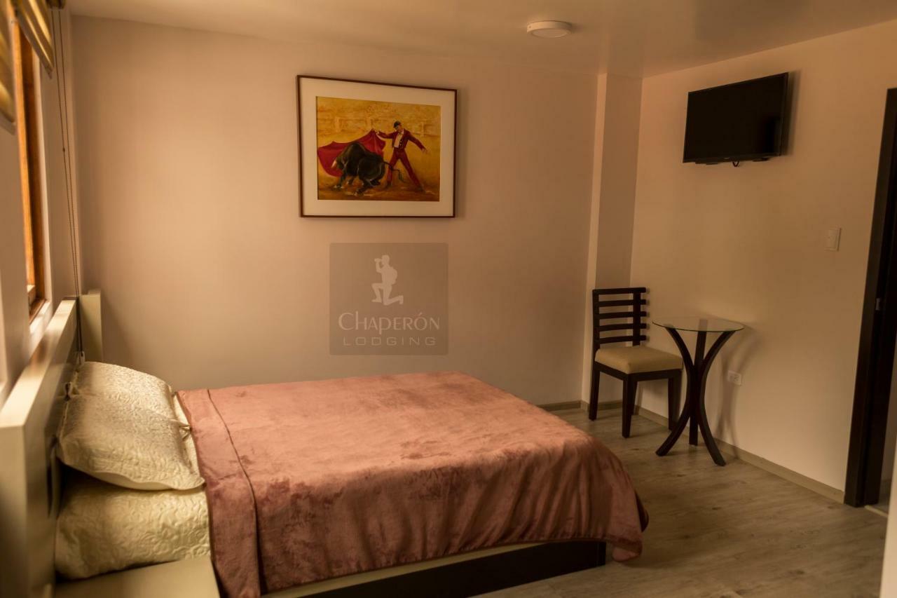 Chaperon Lodging Aparthotel Alausi Bagian luar foto